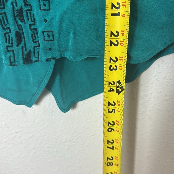 Veronica Beard Teal Embroidered Sleeveless Silk Blouse size Medium - Picture 6 of 6